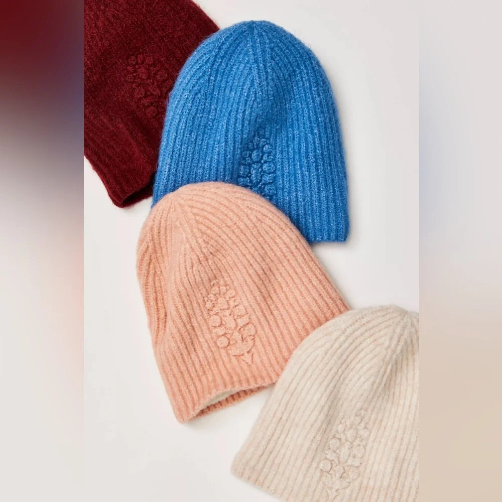 FP Movement Major Mogul Beanie in Peach- NWOT